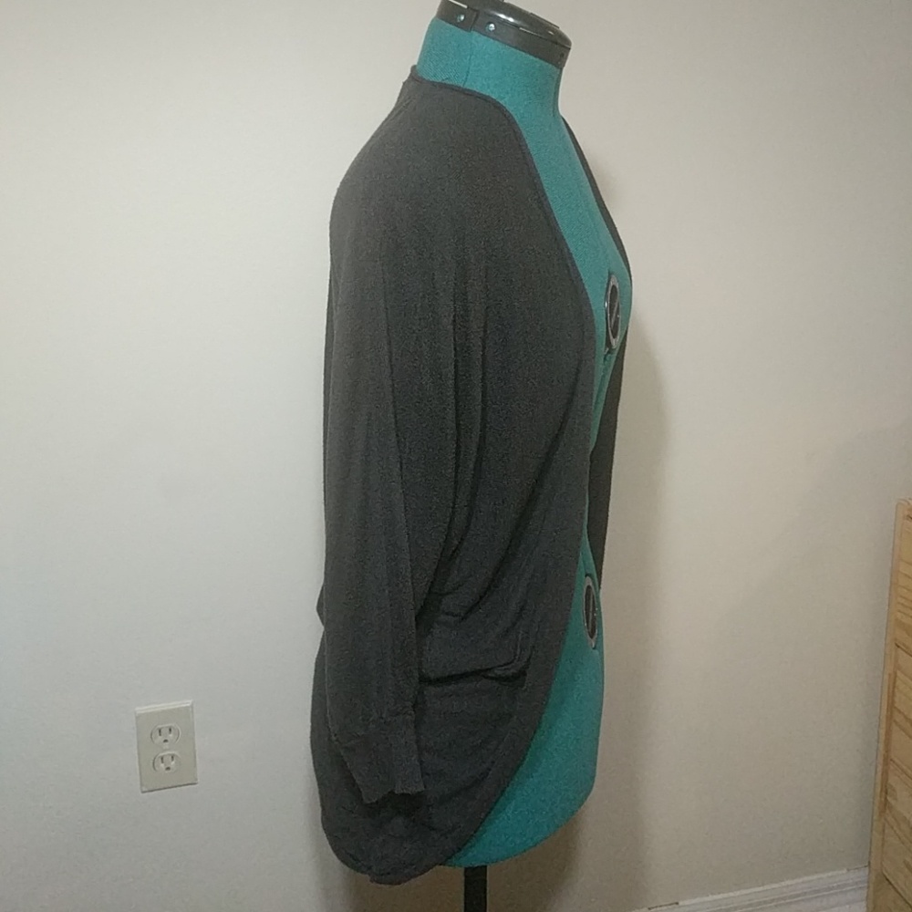 *LAST CHANCE* Three quarter sleeve sweater